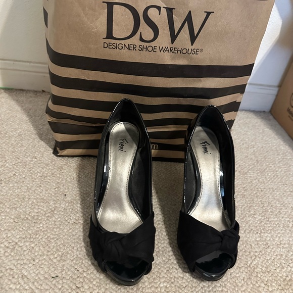 Heeled dressy open toe shoes - Picture 1 of 5